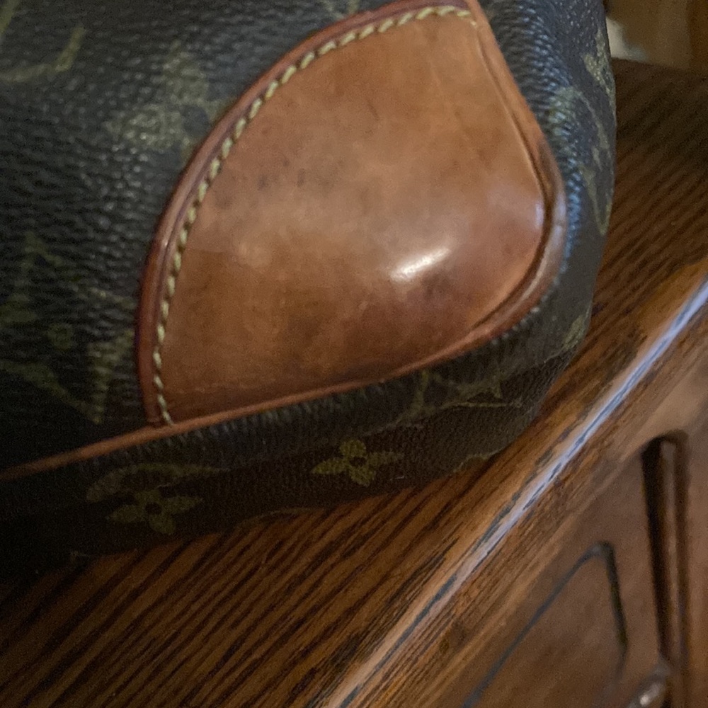 Louis Vuitton EUC XL Monogram Danube GM Shoulder Bag with Monogram strap w/COA - Picture 11 of 17